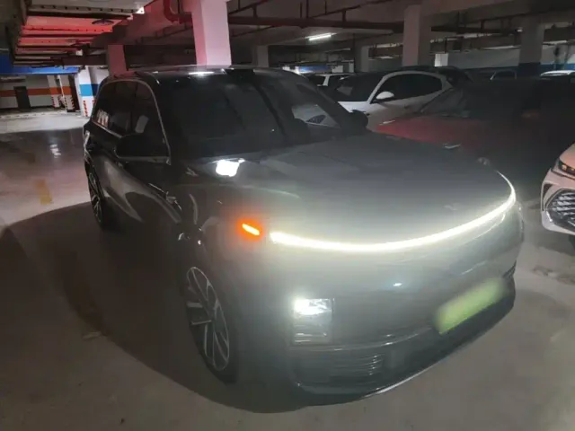 Li Auto L9 — Фото автомобиля 3