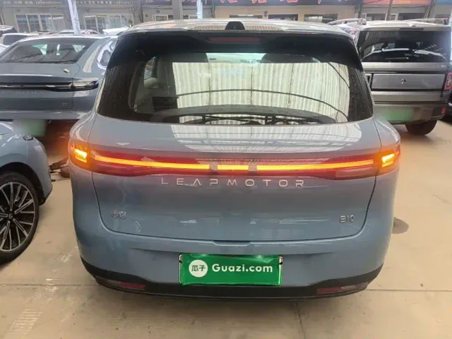 Leapmotor B10 — Фото автомобиля 5