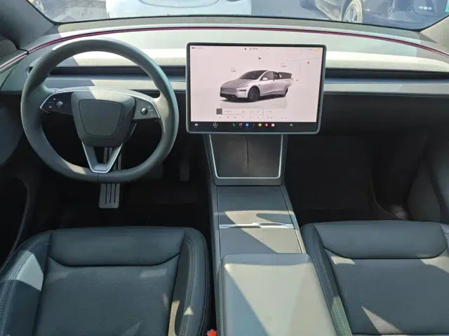 Tesla Model Y — Фото автомобиля 12
