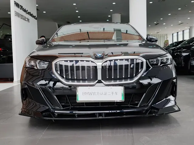 BMW i5 — Фото автомобиля 2