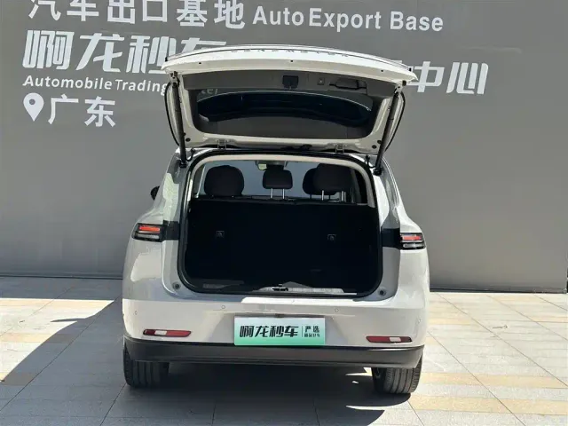 Leapmotor C10 — Фото автомобиля 14