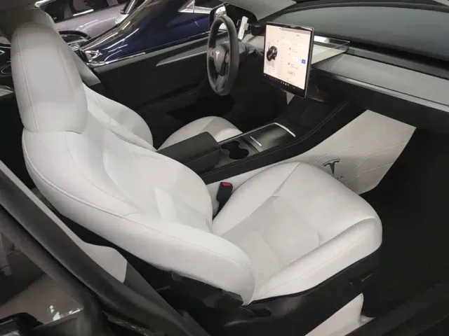 Tesla Model Y — Фото автомобиля 24