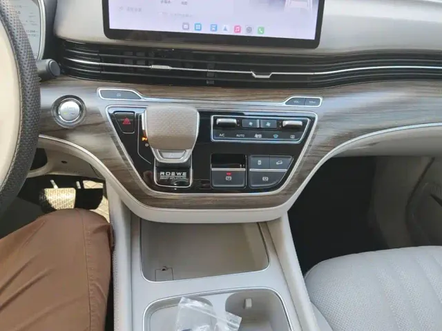 Roewe iMAX8 — Фото автомобиля 13