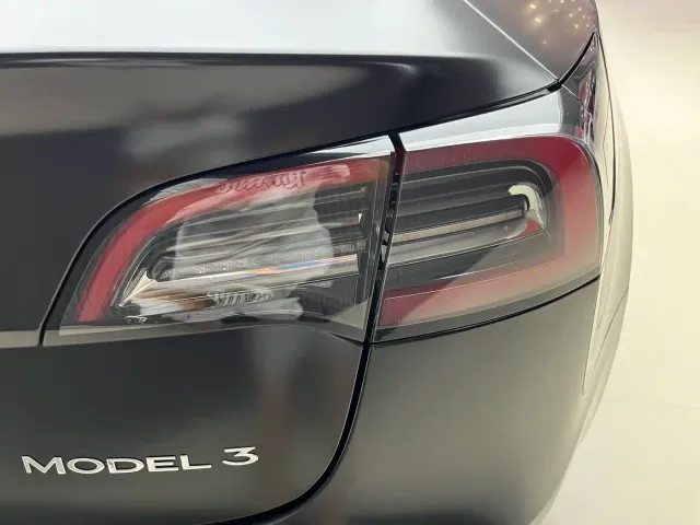 Tesla Model 3 — Фото автомобиля 8