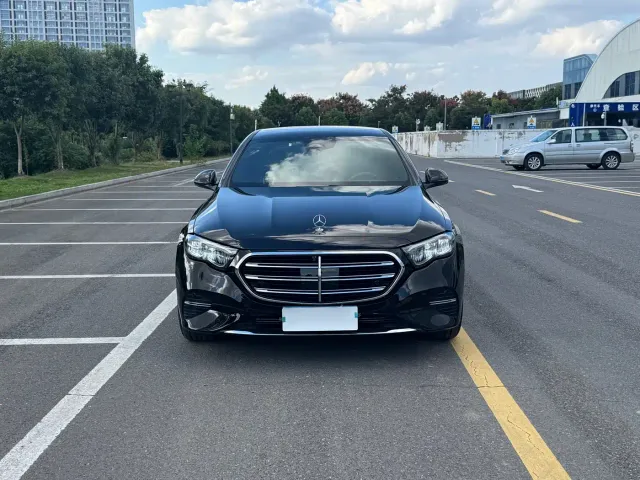 Mercedes-Benz E-Class — Фото автомобиля 2