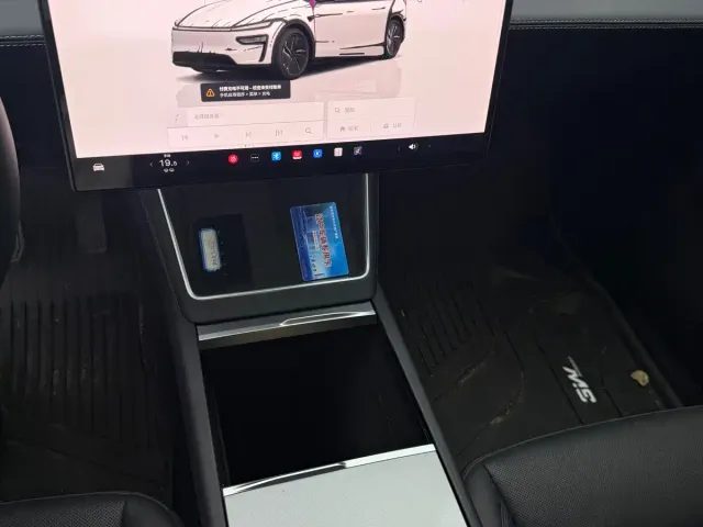 Tesla Model Y — Фото автомобиля 7