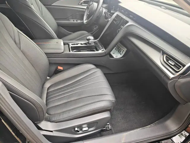 Hongqi H5 — Фото автомобиля 13