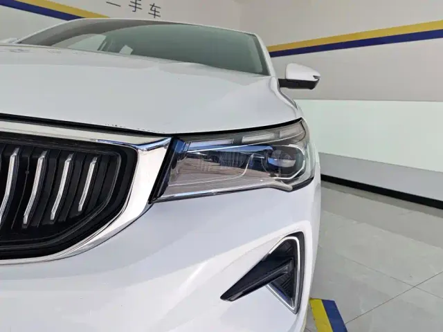 Geely Emgrand — Фото автомобиля 5