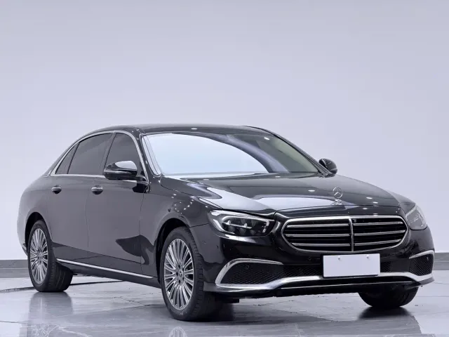 Mercedes-Benz E-Class — Фото автомобиля 3