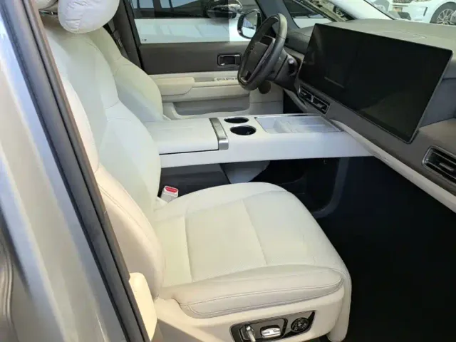 Li Auto MEGA — Фото автомобиля 24