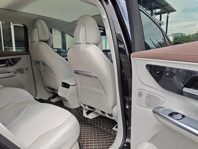 Mercedes-Benz EQE SUV — Фото автомобиля 13