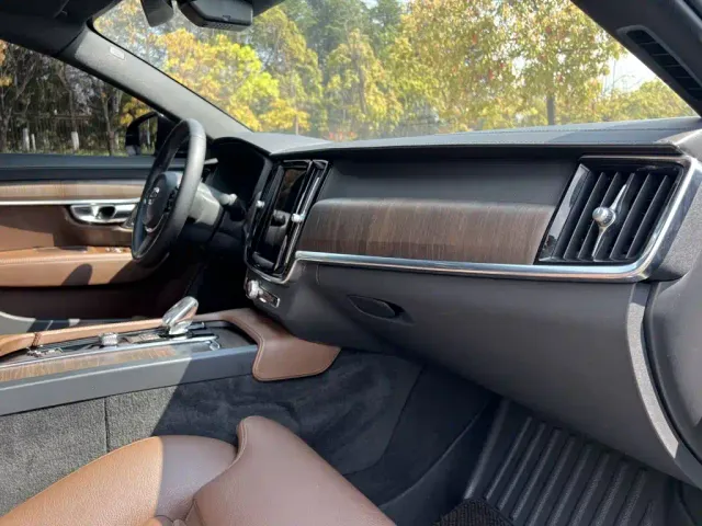 Volvo S90 — Фото автомобиля 20
