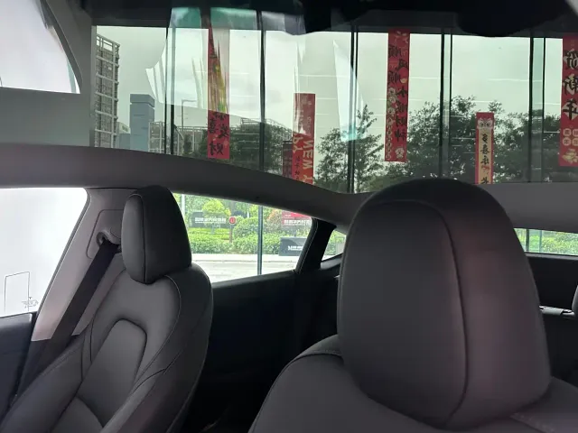 Tesla Model Y — Фото автомобиля 17