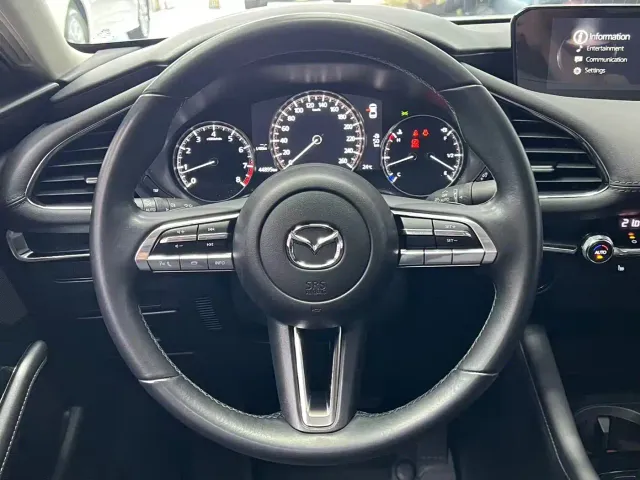 Mazda Axela — Фото автомобиля 10