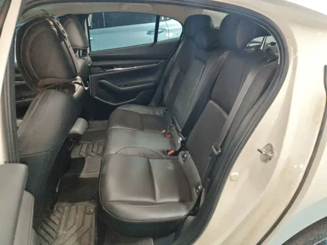 Mazda Axela — Фото автомобиля 16