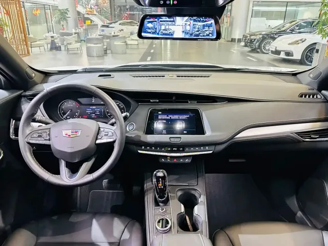 Cadillac XT4 — Фото автомобиля 5