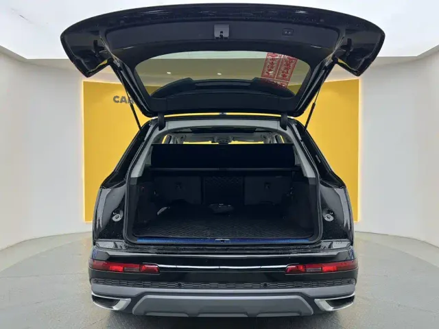 Audi Q7 — Фото автомобиля 12