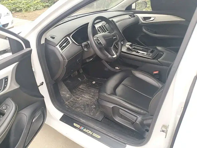 Roewe i6 MAX EV — Фото автомобиля 15