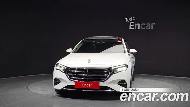 Mercedes-Benz E-Class — Фото автомобиля 3