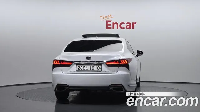 Lexus LS — Фото автомобиля 4