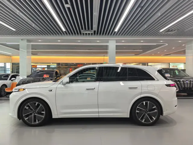 Li Auto L7 — Фото автомобиля 3