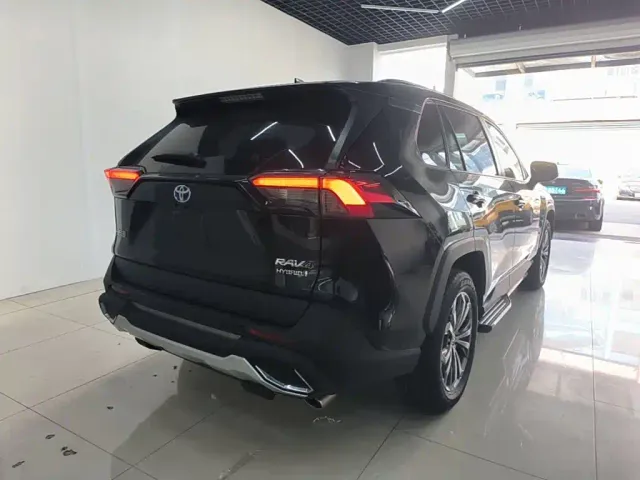 Toyota RAV4 — Фото автомобиля 6