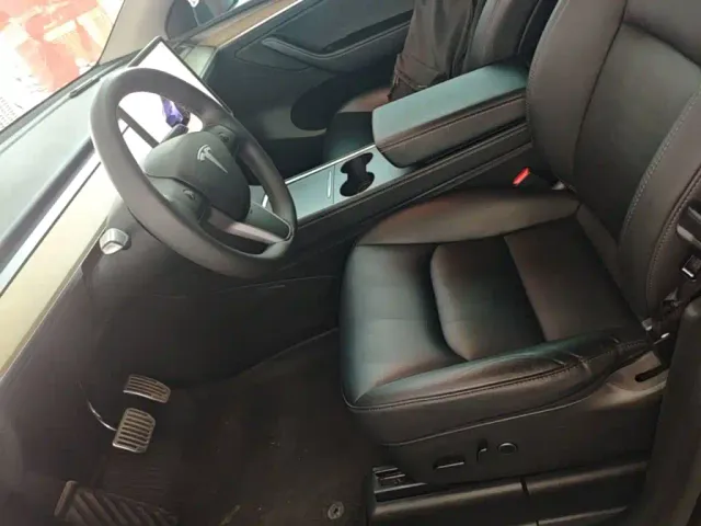 Tesla Model Y — Фото автомобиля 14