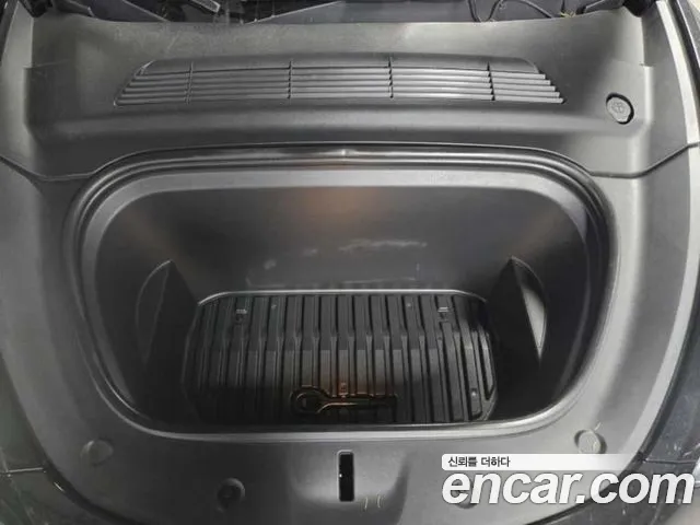 Tesla Model Y — Фото автомобиля 16