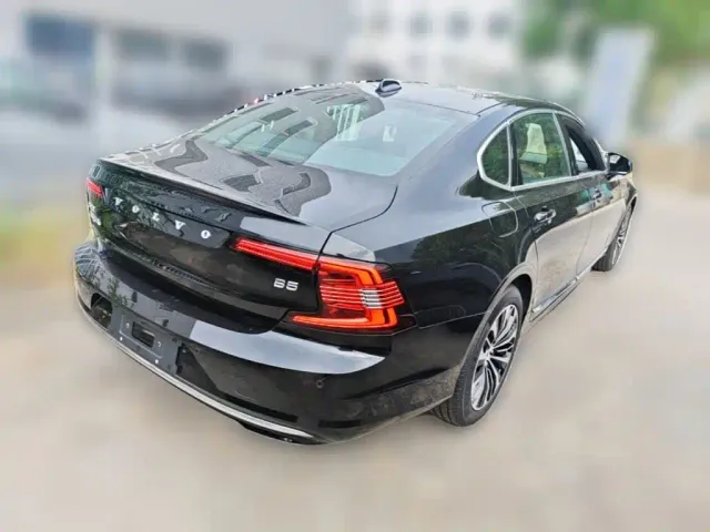 Volvo S90 — Фото автомобиля 9