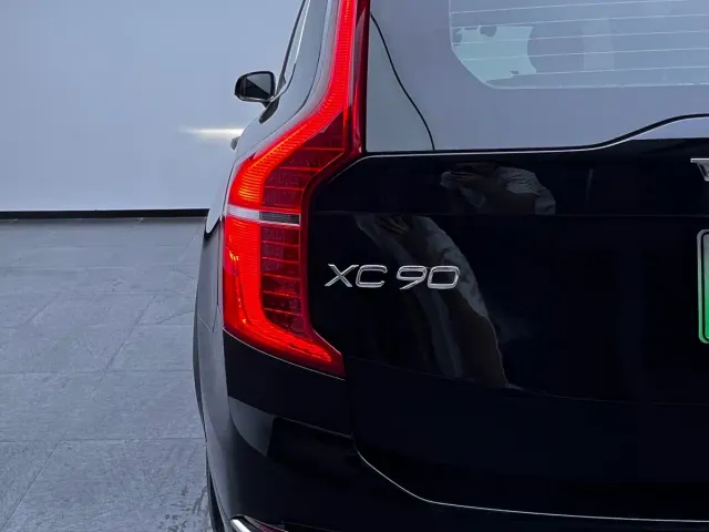 Volvo XC90 — Фото автомобиля 14