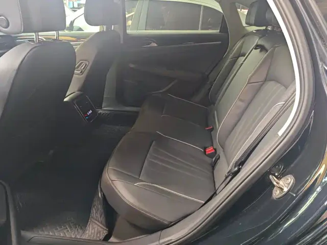 Volkswagen Passat — Фото автомобиля 11