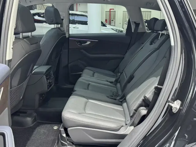 Audi Q7 — Фото автомобиля 13