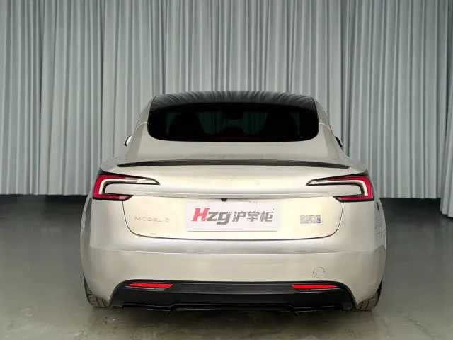 Tesla Model 3 — Фото автомобиля 8