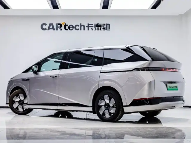 Xpeng X9 — Фото автомобиля 4