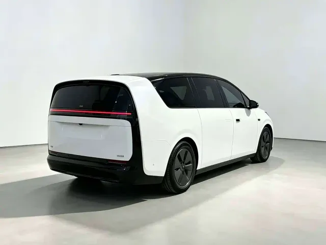 Li Auto MEGA — Фото автомобиля 9