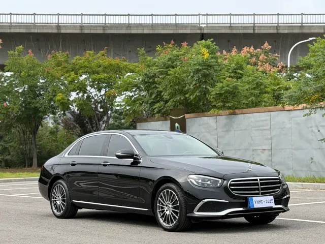 Mercedes-Benz E-Class — Фото автомобиля 3