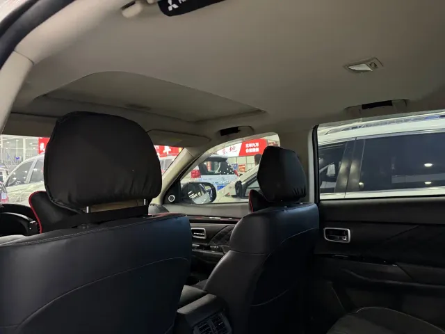 Mitsubishi Outlander — Фото автомобиля 14