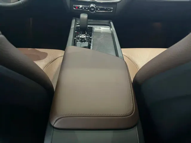 Volvo XC60 — Фото автомобиля 21