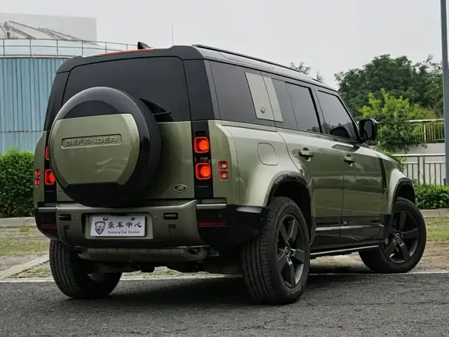 Land Rover Defender — Фото автомобиля 9