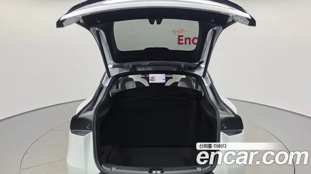 Tesla Model Y — Фото автомобиля 8
