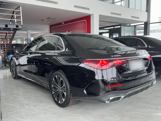 Mercedes-Benz E-Class — Фото автомобиля 13