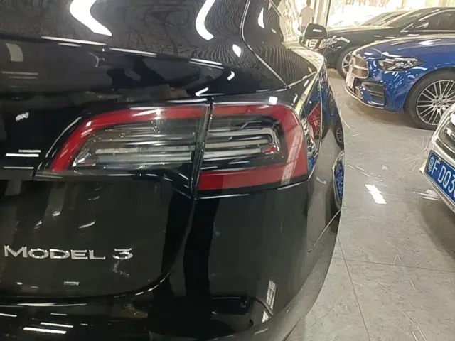 Tesla Model 3 — Фото автомобиля 7