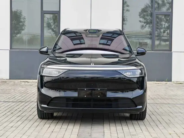 Aito M8 — Фото автомобиля 2
