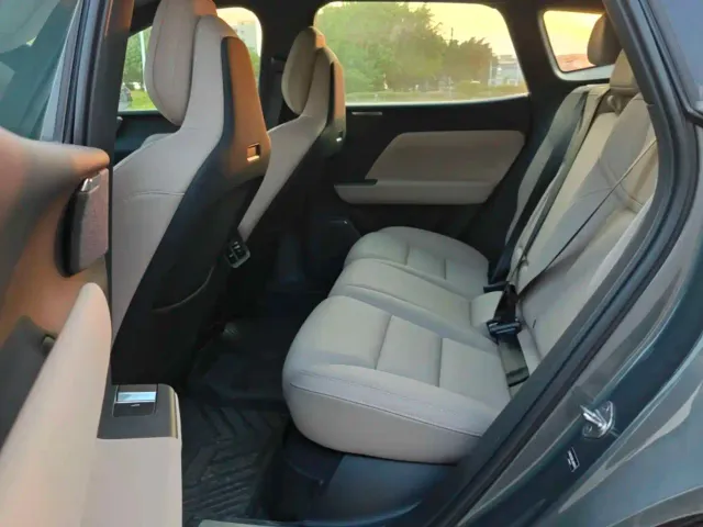 Volvo XC70 Plug-in Hybrid — Фото автомобиля 11