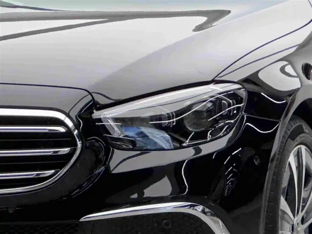 Mercedes-Benz E-Class — Фото автомобиля 3