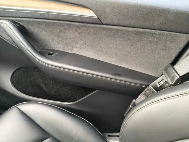Tesla Model Y — Фото автомобиля 12