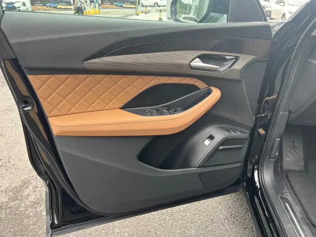 Audi Q6 — Фото автомобиля 6