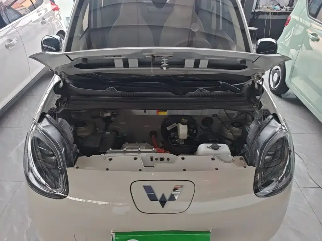 Wuling Motors Hongguang MINIEV 2025 4-Door Premium Edition — Фото автомобиля 19