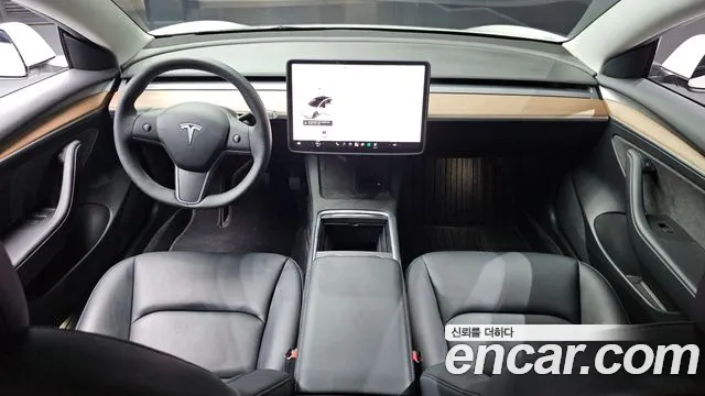 Tesla Model 3 — Фото автомобиля 6