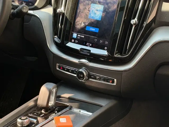 Volvo XC60 — Фото автомобиля 11